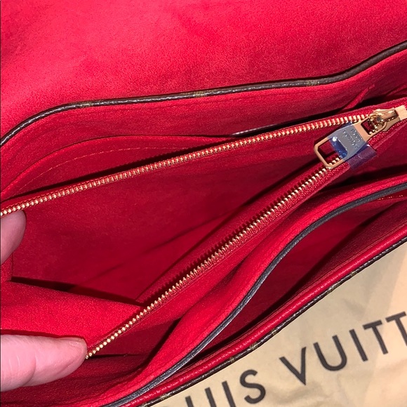 Louis Vuitton Crossbody - Picture 6 of 8